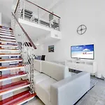 Amazing Loft Style 1 Bed With Water And City Views