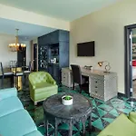 W Miami