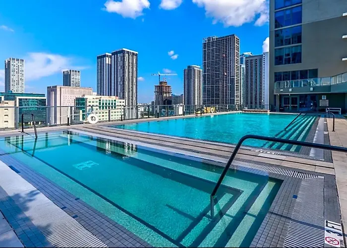 Luxurious King Bed Suite In Downtown Miami