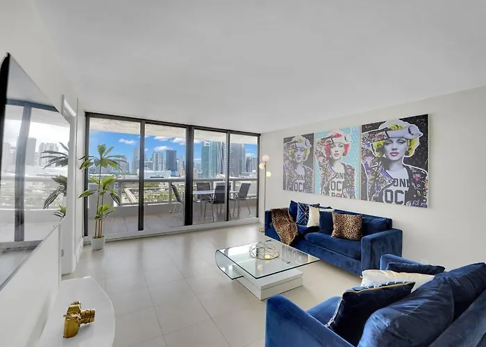Iconic! Miami Skyline & Water Views