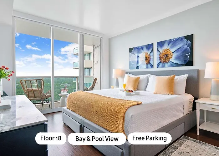 Mvr Suite With Poolside Sips And Biscayne Backdrop