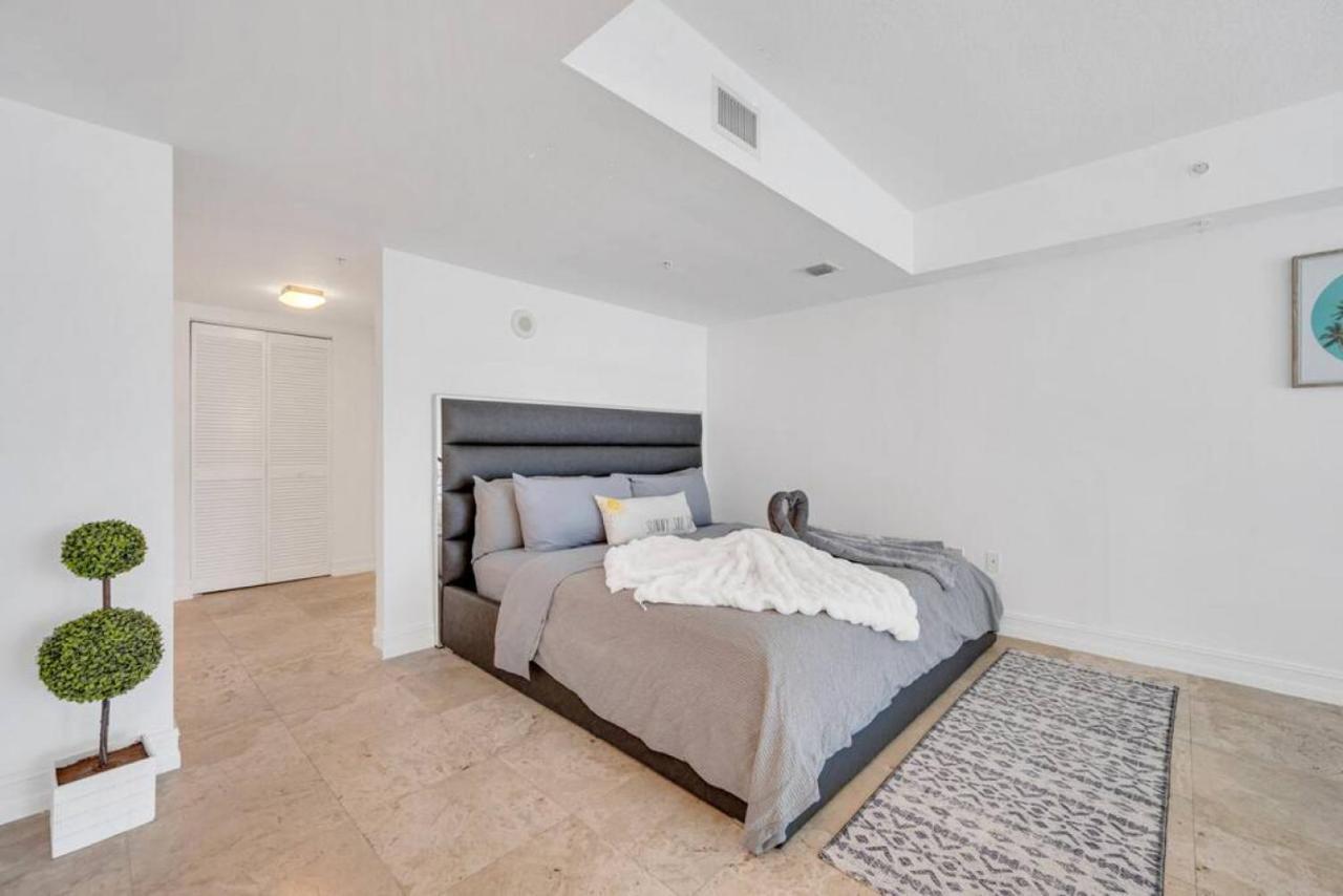 Amazing Loft Style 1 Bed With Water And City Views Holiday home Miami