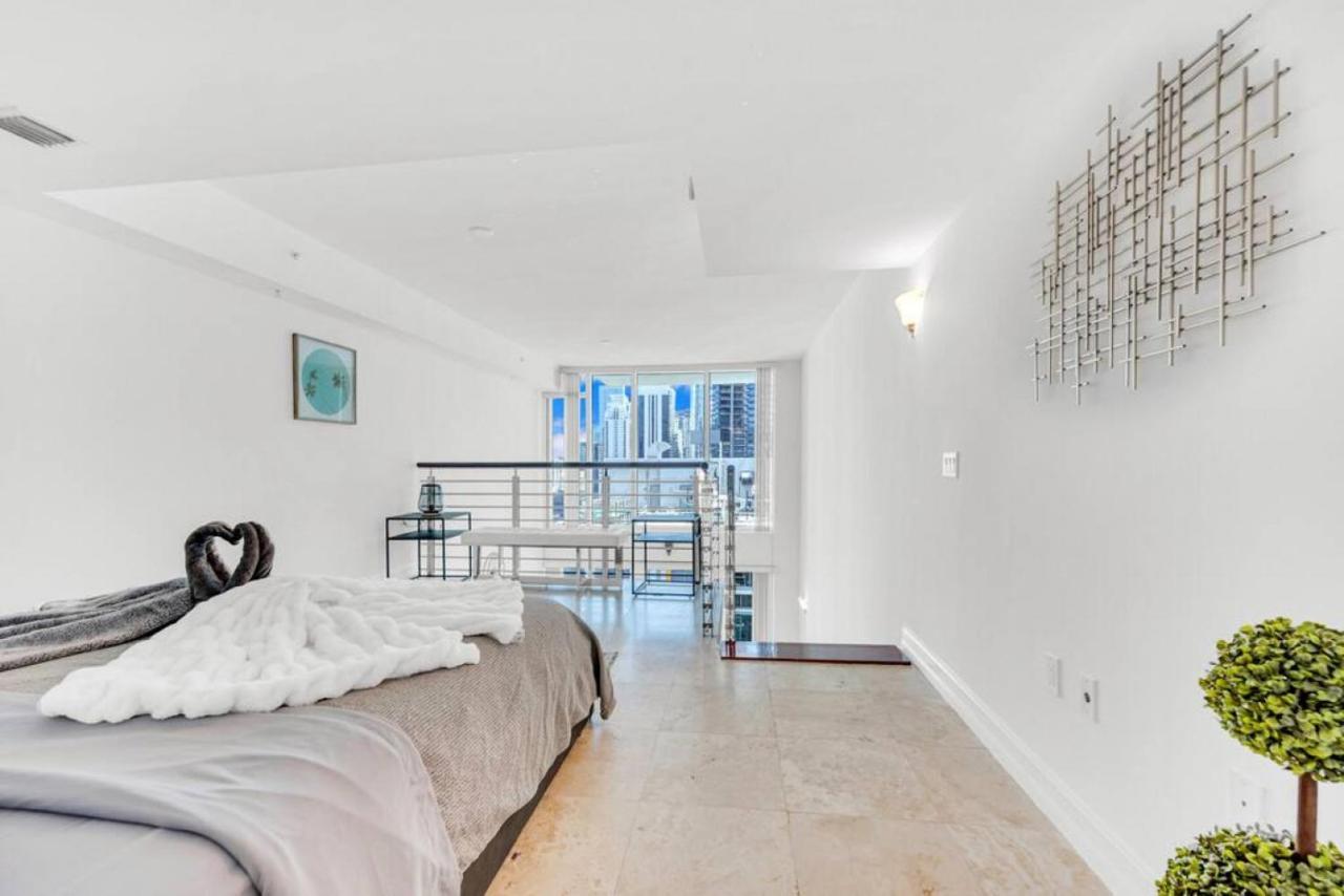 Amazing Loft Style 1 Bed With Water And City Views