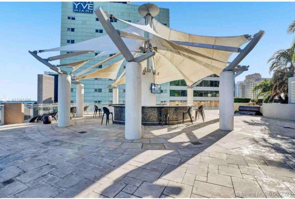 And Luxurious Living In Downtown Apartment