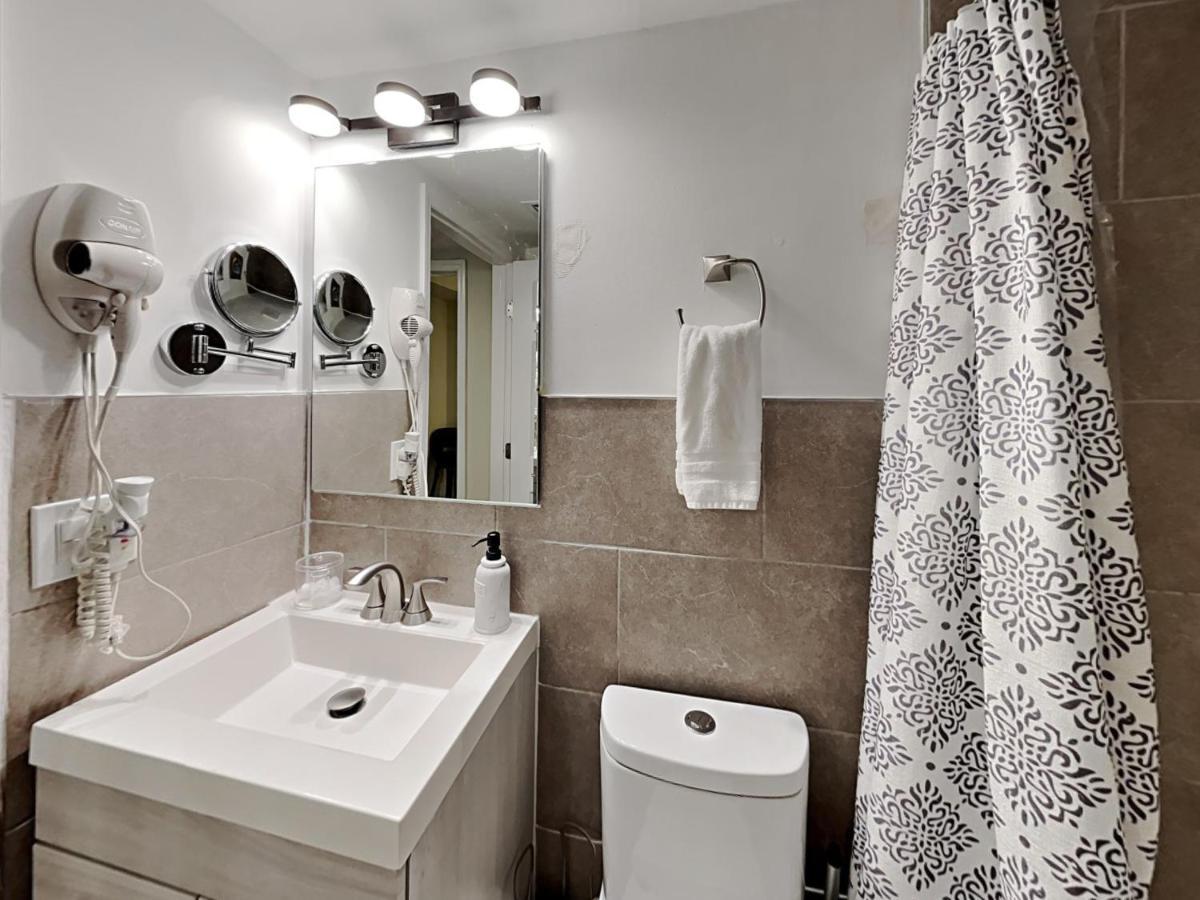 Townhouse With Patio, Gazebo, Free Parking, Centrally Located Ferienhaus Miami