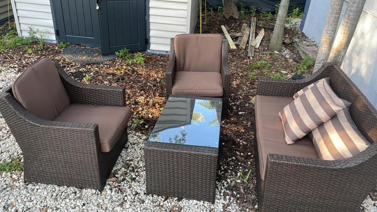 Townhouse With Patio, Gazebo, Free Parking, Centrally Located Ferienhaus