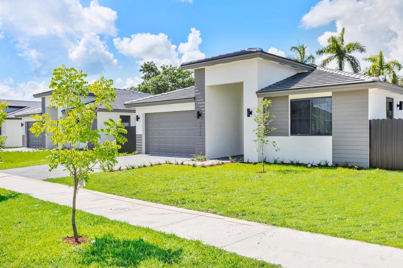 Avi Lux Iiii Guest house Miami