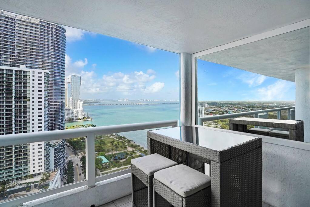 Vice! Totally Renovated, Water & Park Views! Apartment *