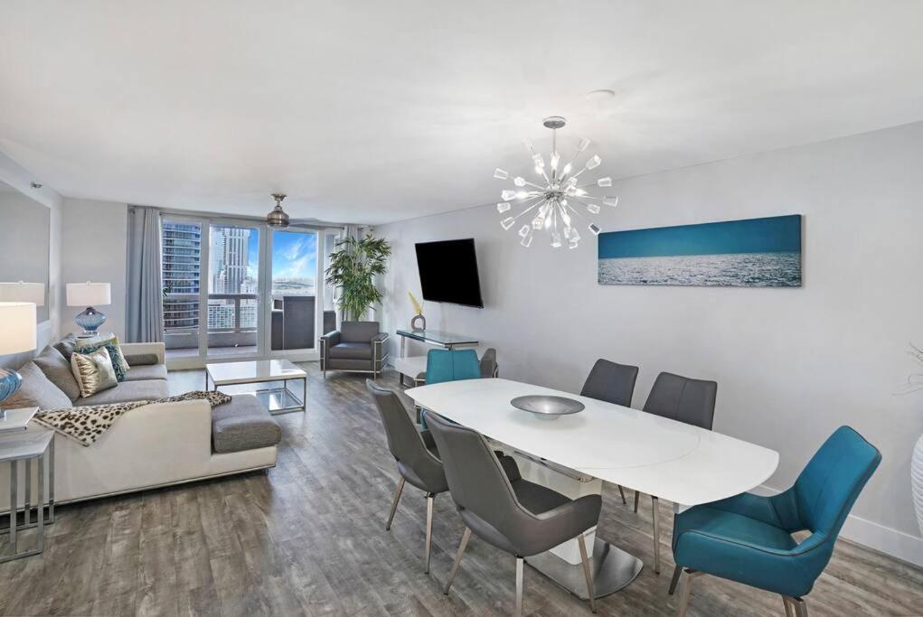Apartment Vice! Totally Renovated, Water & Park Views! *