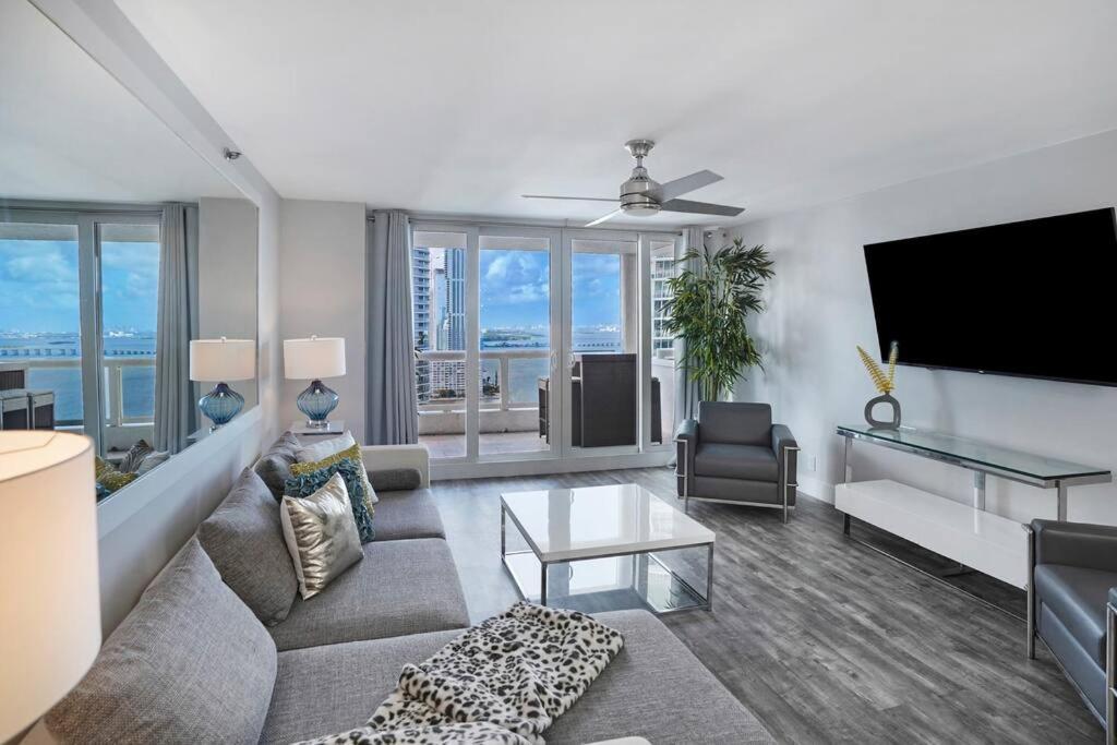 Vice! Totally Renovated, Water & Park Views! * Miami