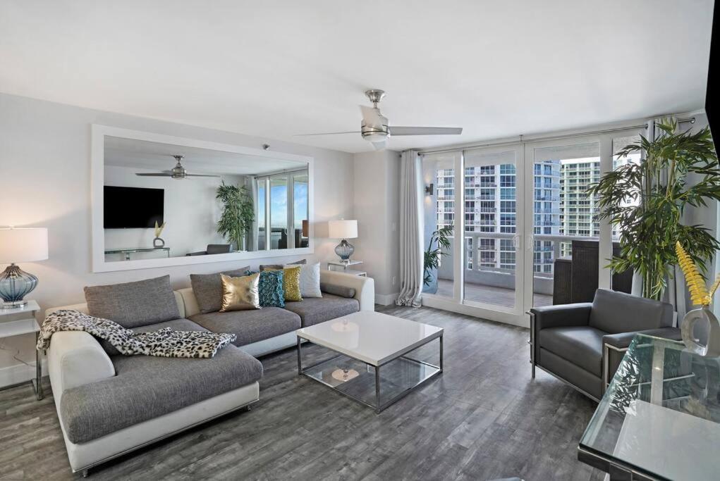 Vice! Totally Renovated, Water & Park Views! Miami