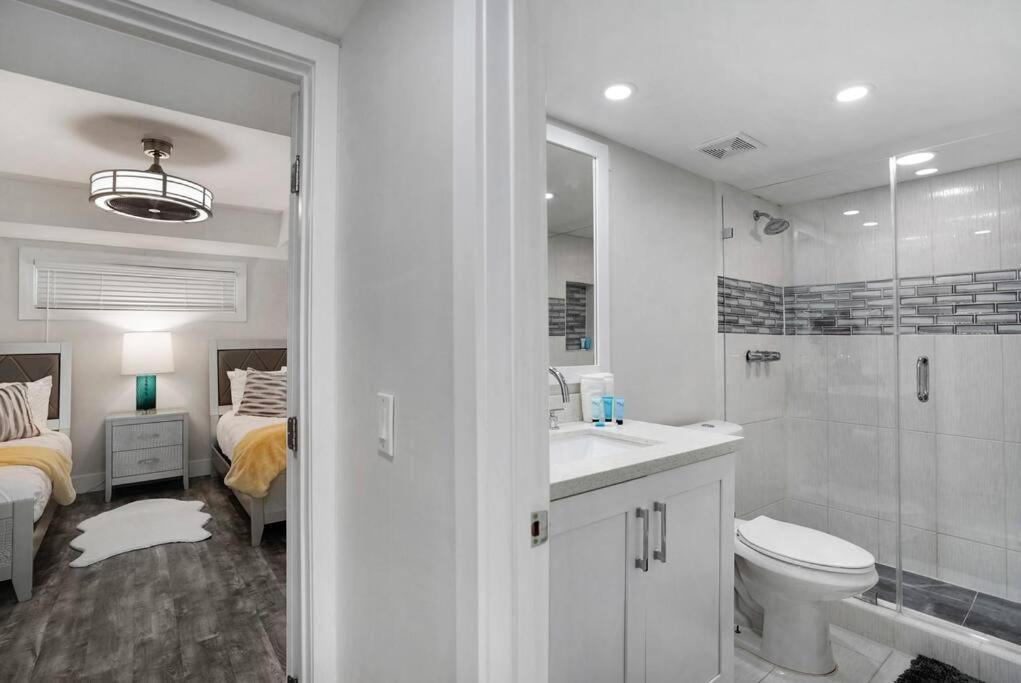 Vice! Totally Renovated, Water & Park Views! Miami