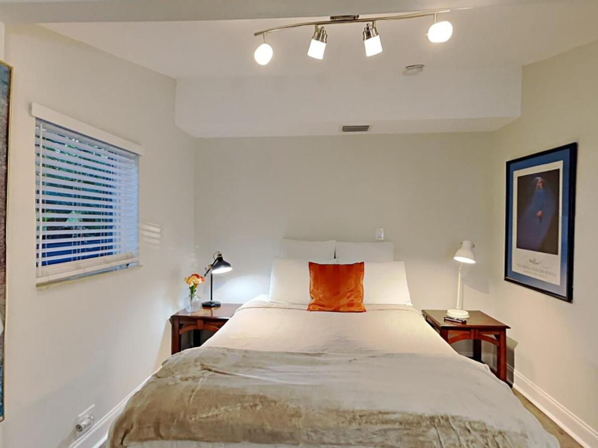 Townhouse With Patio, Gazebo, Free Parking, Centrally Located Ferienhaus Miami