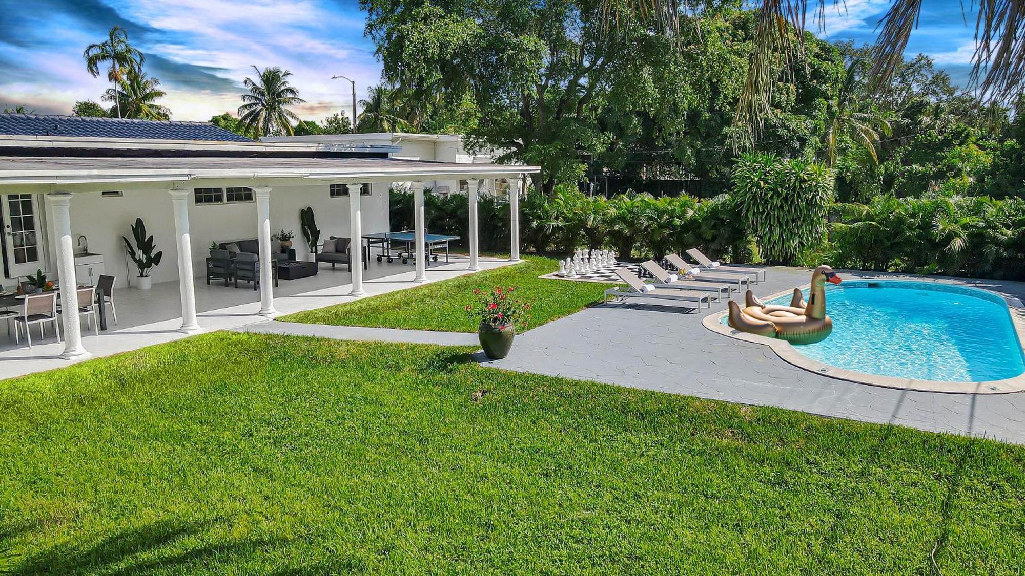 Villa New Tropical Oasis Retreat In *