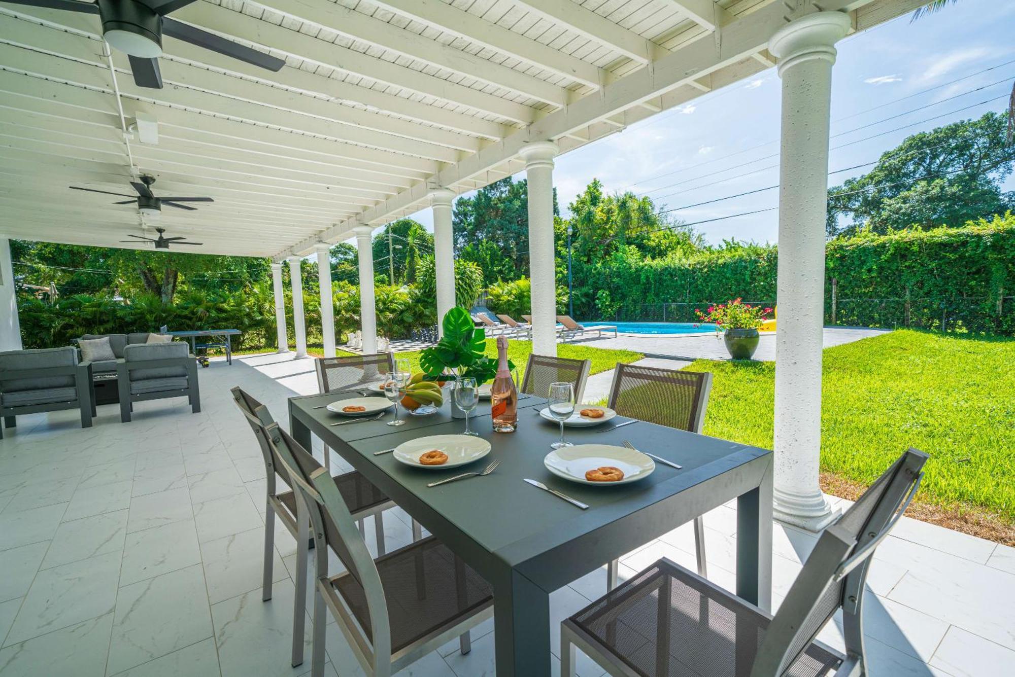 Villa New Tropical Oasis Retreat In