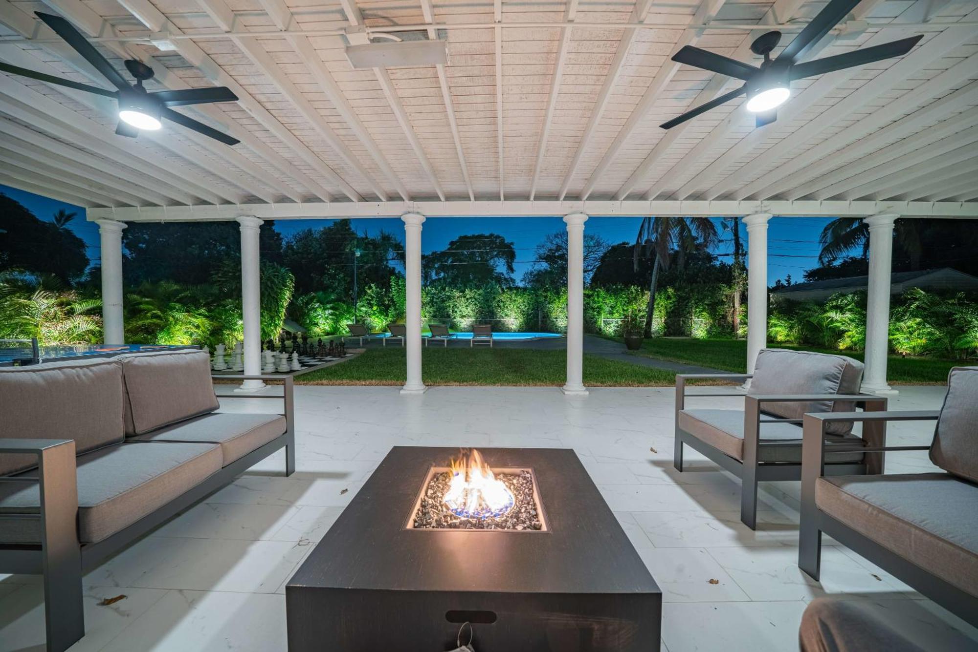 Villa New Tropical Oasis Retreat In *