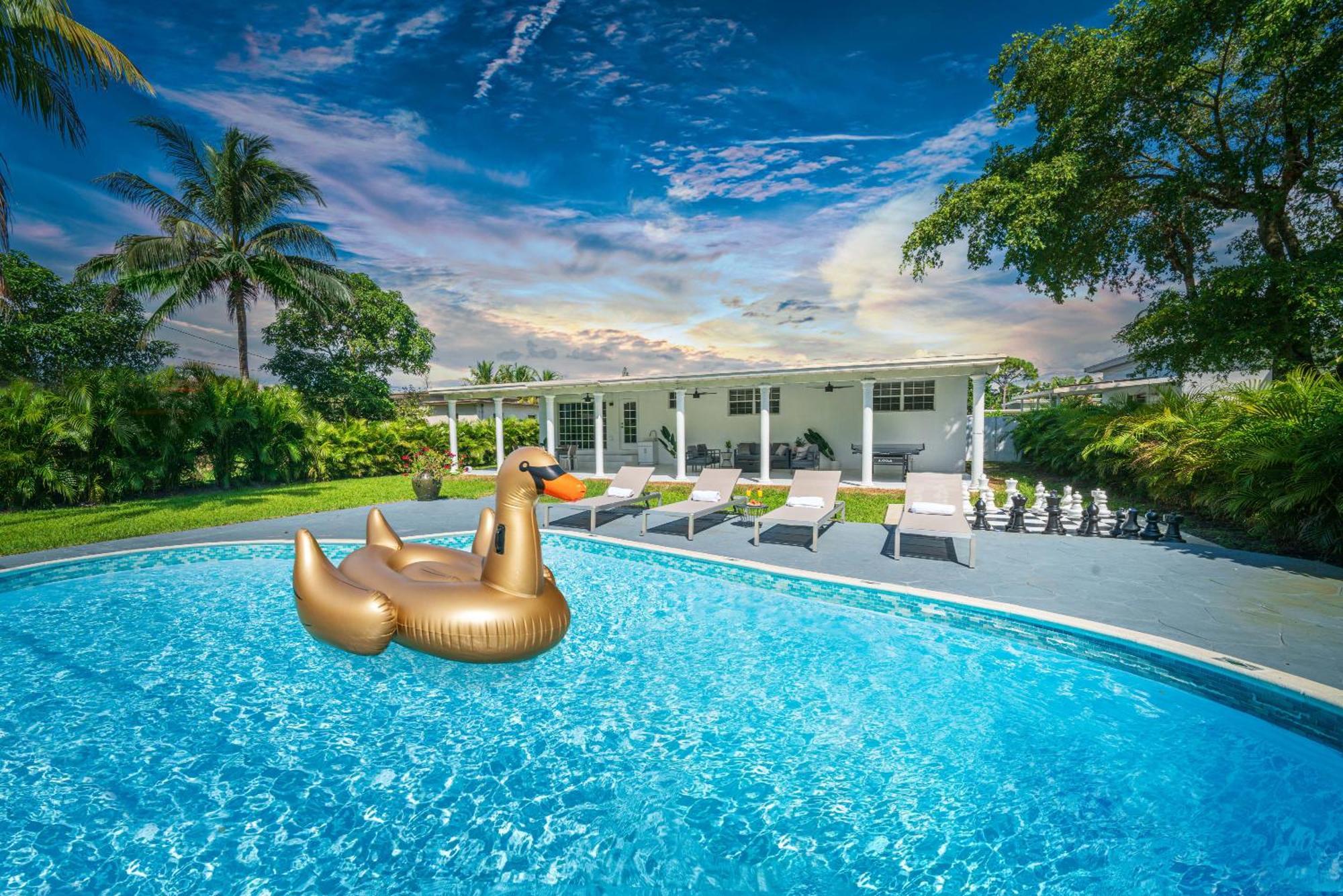 New Tropical Oasis Retreat In *