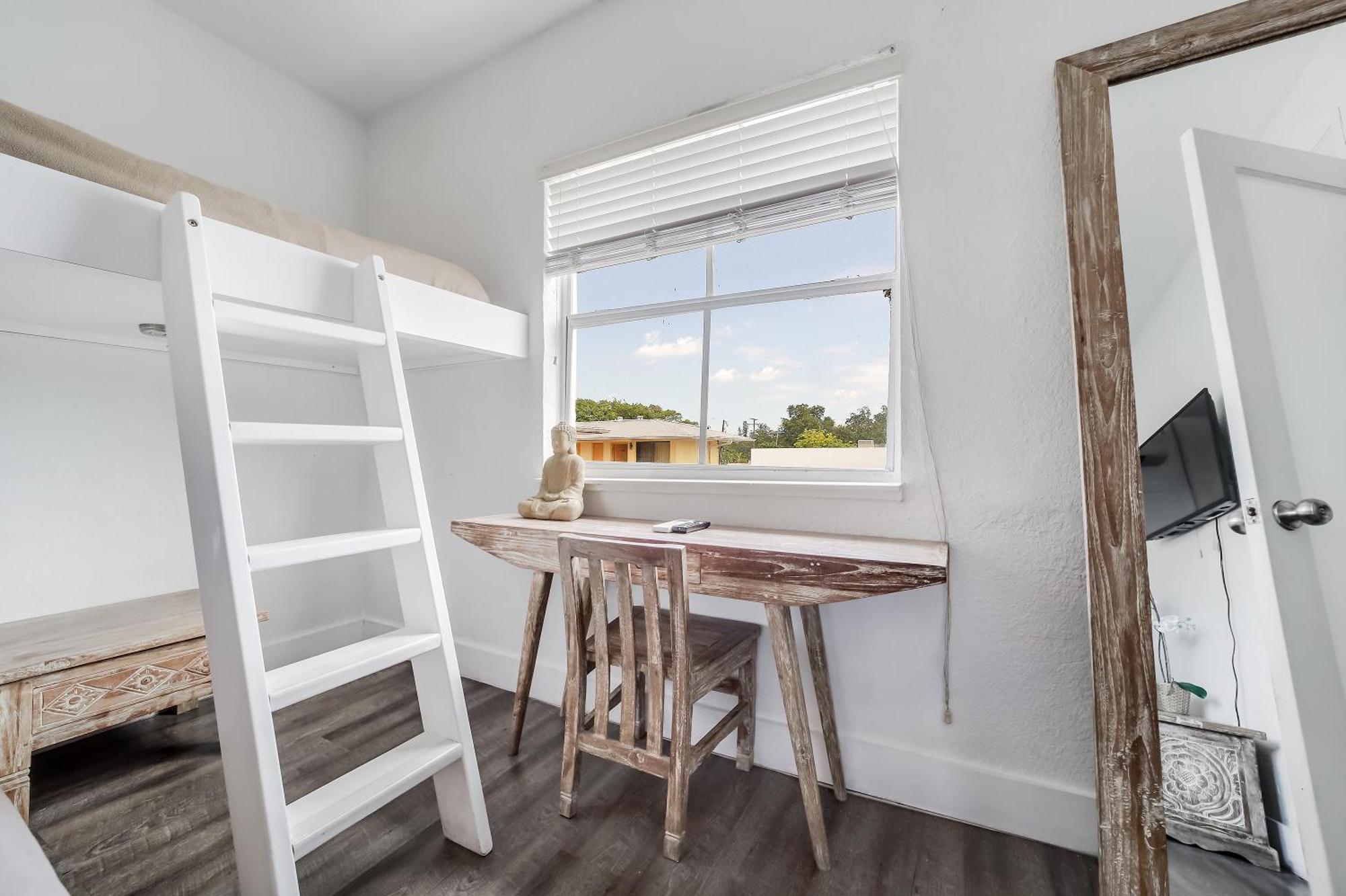 Treehouse Aparthotel