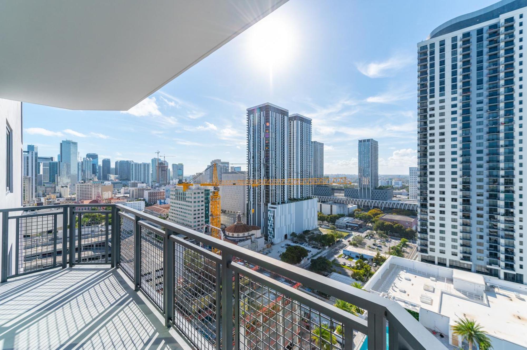Global Luxury Worldcenter *