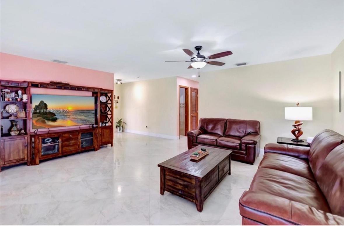 Heated Pool Hot Tub Holiday home Miami