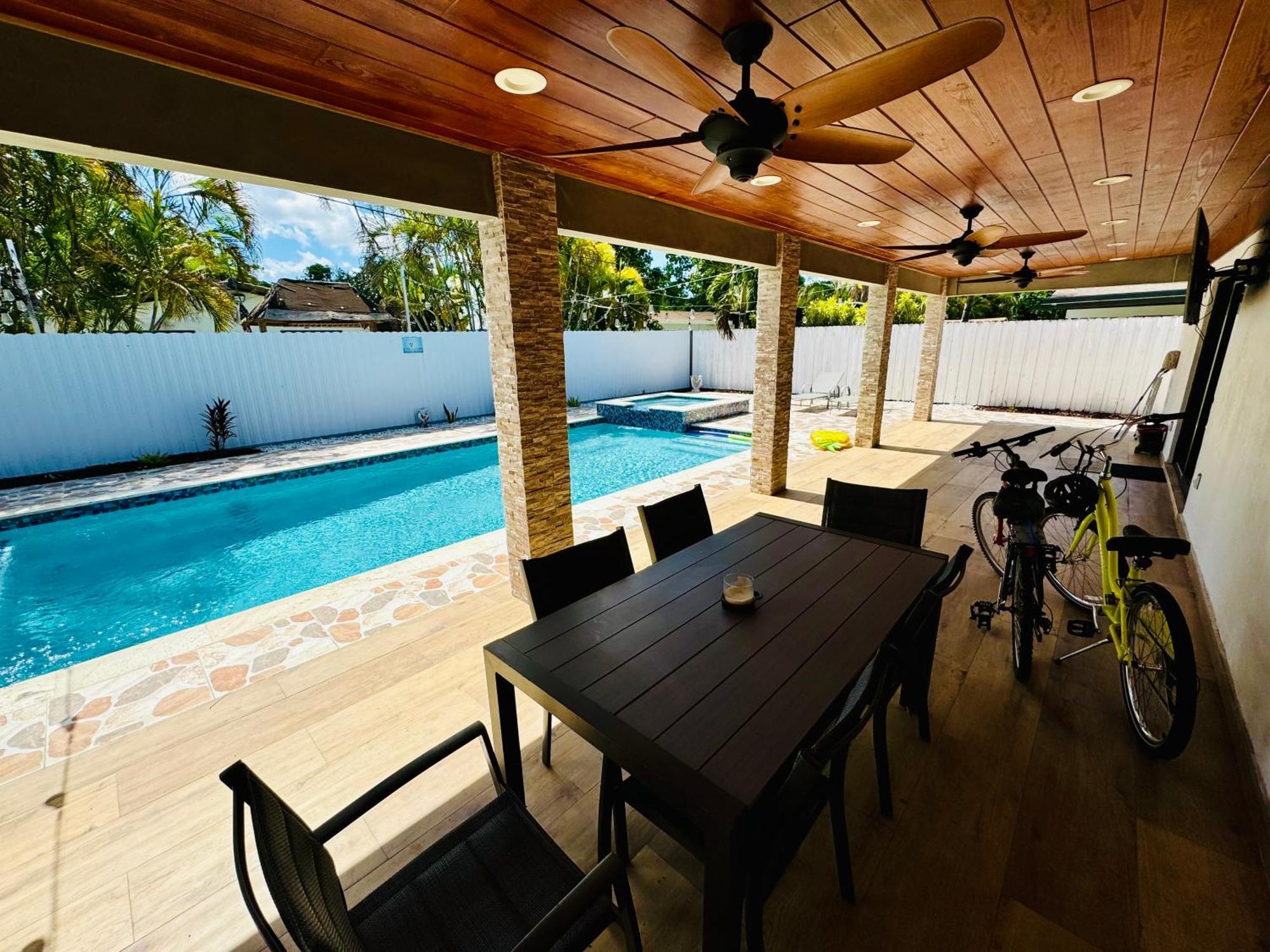 Holiday home Heated Pool Hot Tub