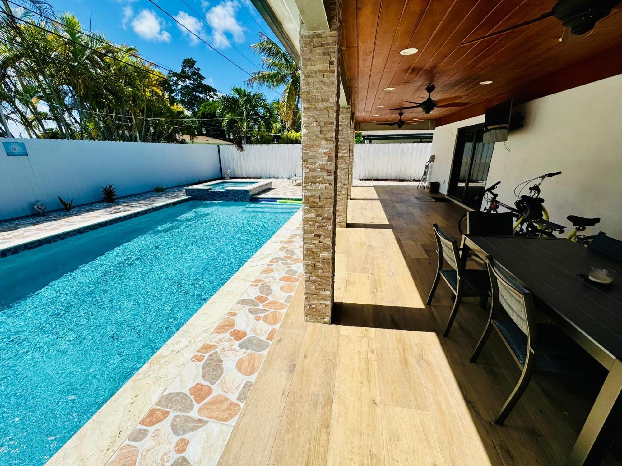 Heated Pool Hot Tub *