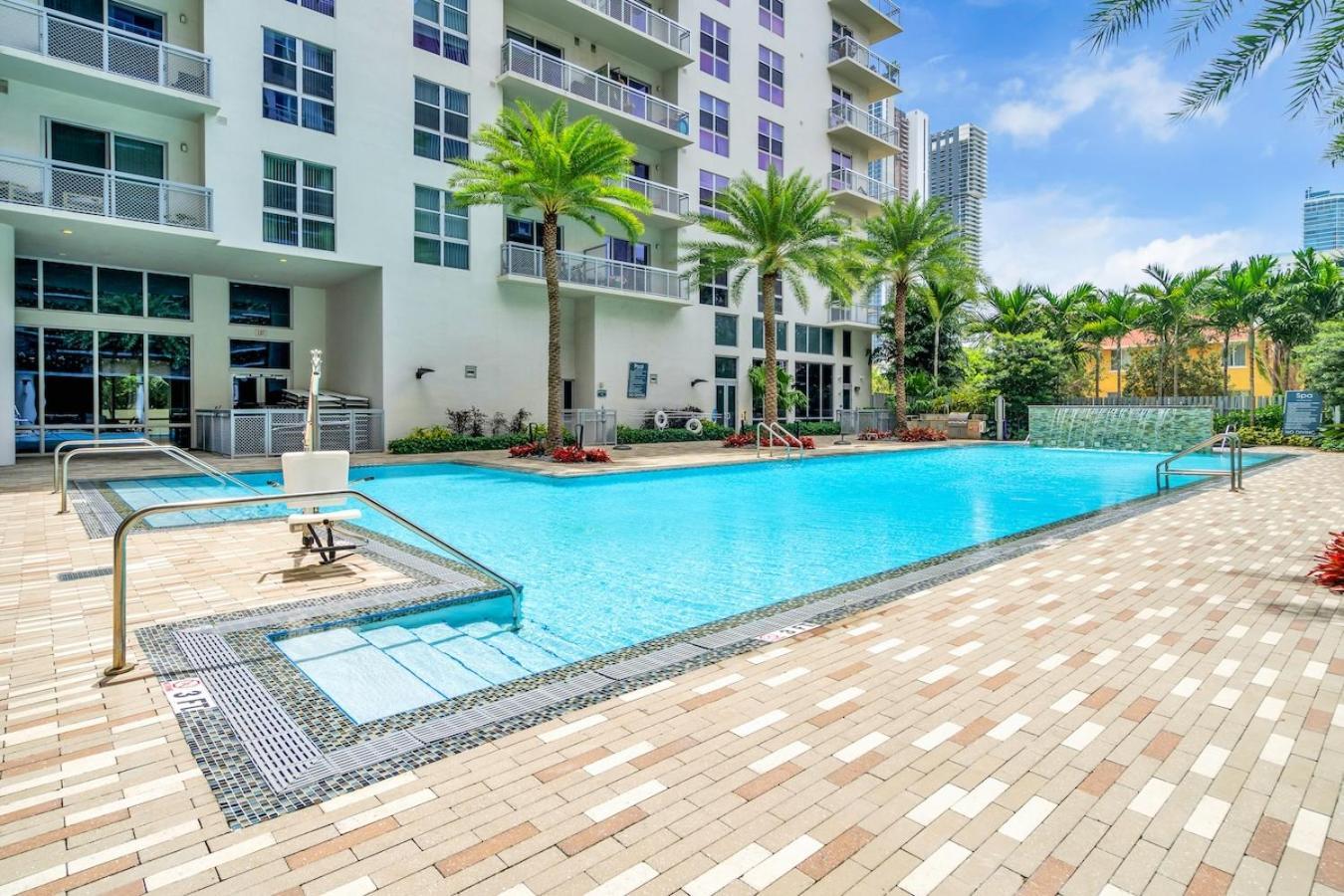 Appartement Bright And Airy 2 Bed On Biscayne Blvd With Free Park Miami