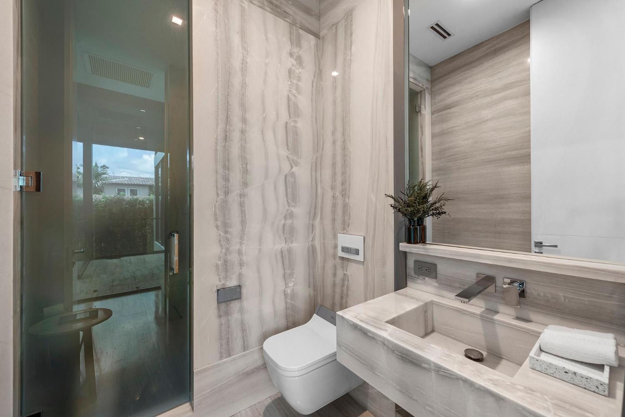 Modern Super Luxury *