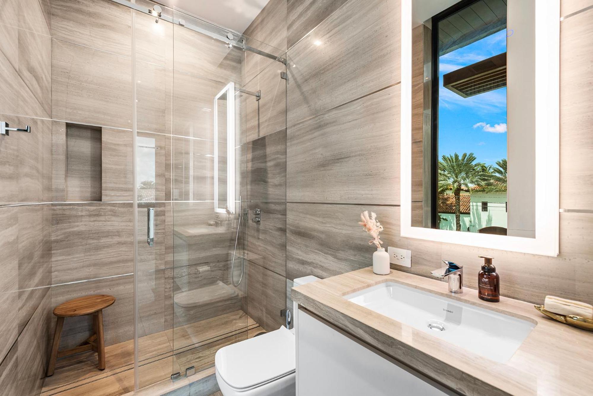 Modern Super Luxury *