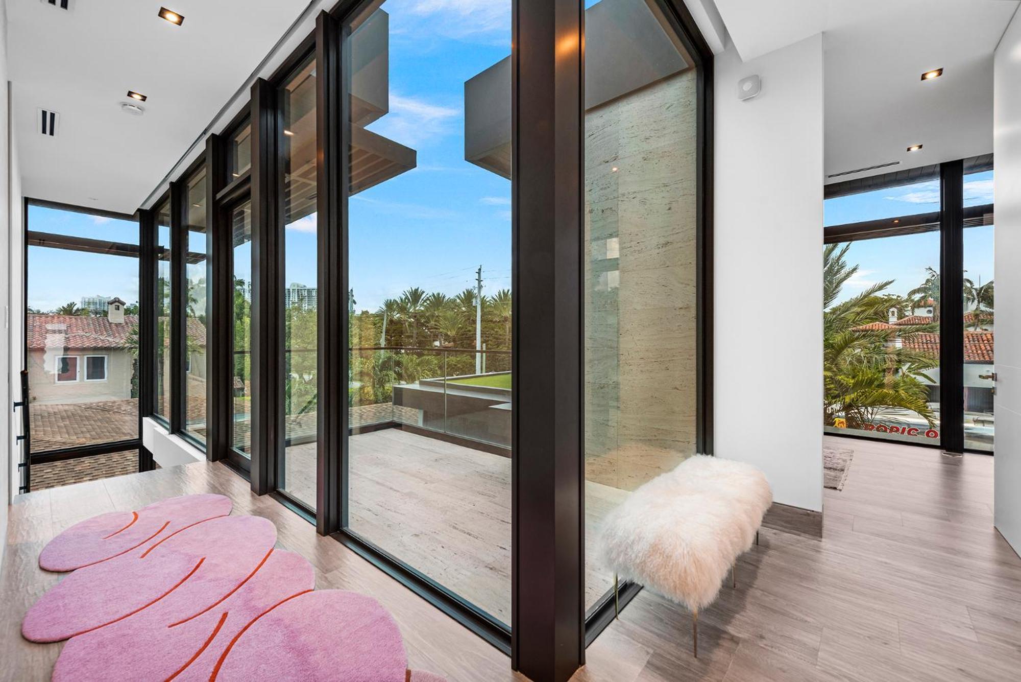 Modern Super Luxury Villa