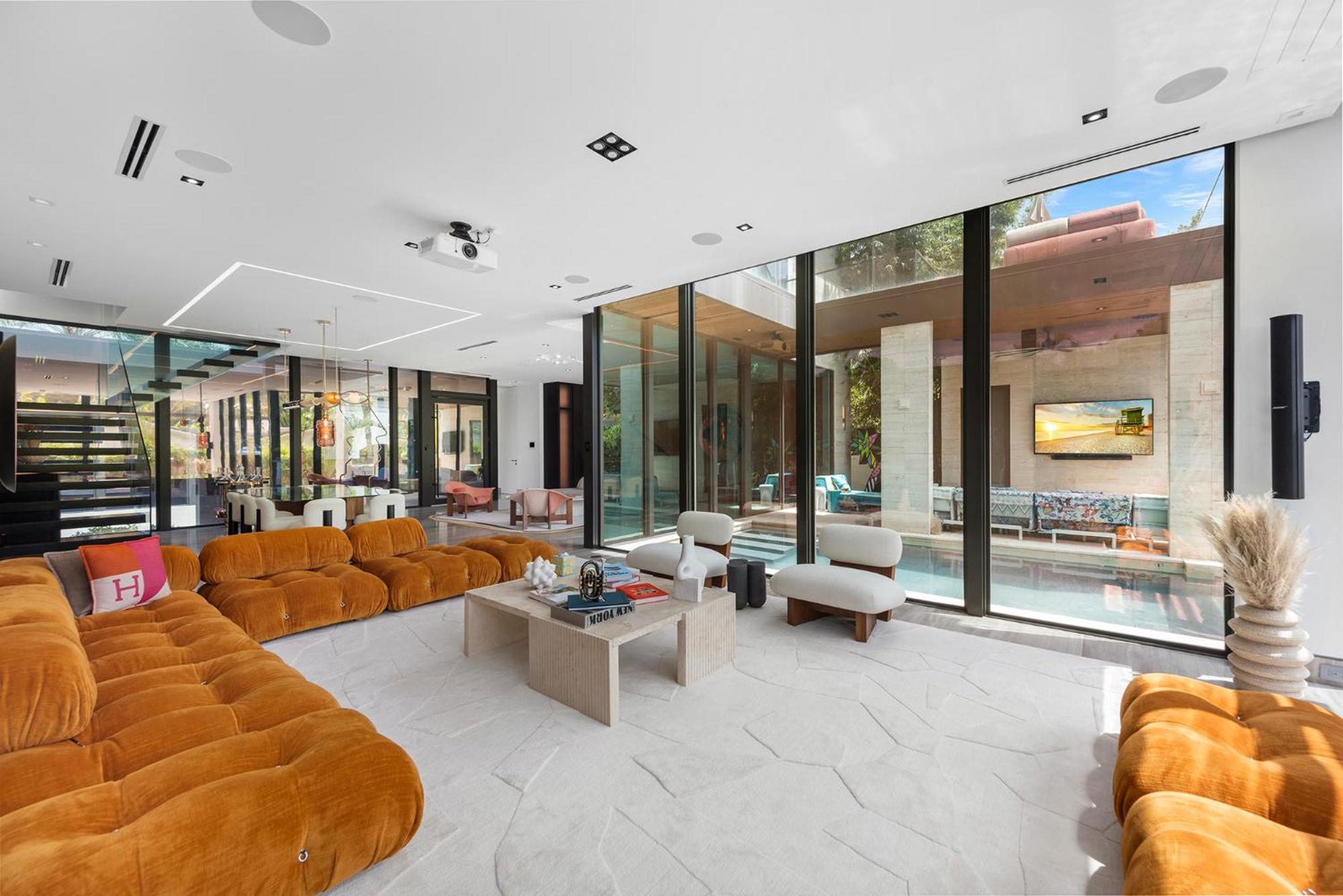 Modern Super Luxury Villa *