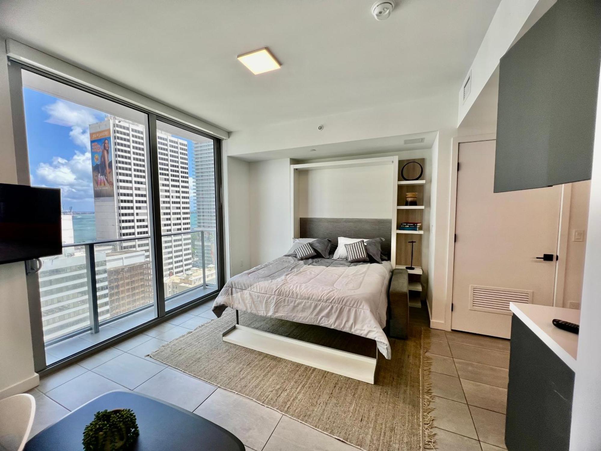 Spacious In The Heart Of Downtown * Miami
