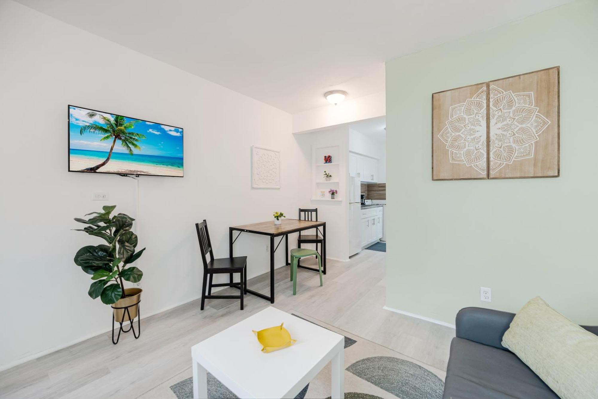 Chic 1Br Getaway Steps From Brickell Apartment *