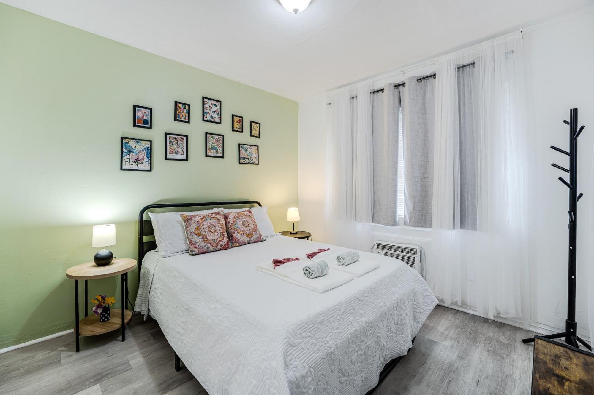 Chic 1Br Getaway Steps From Brickell Apartment *