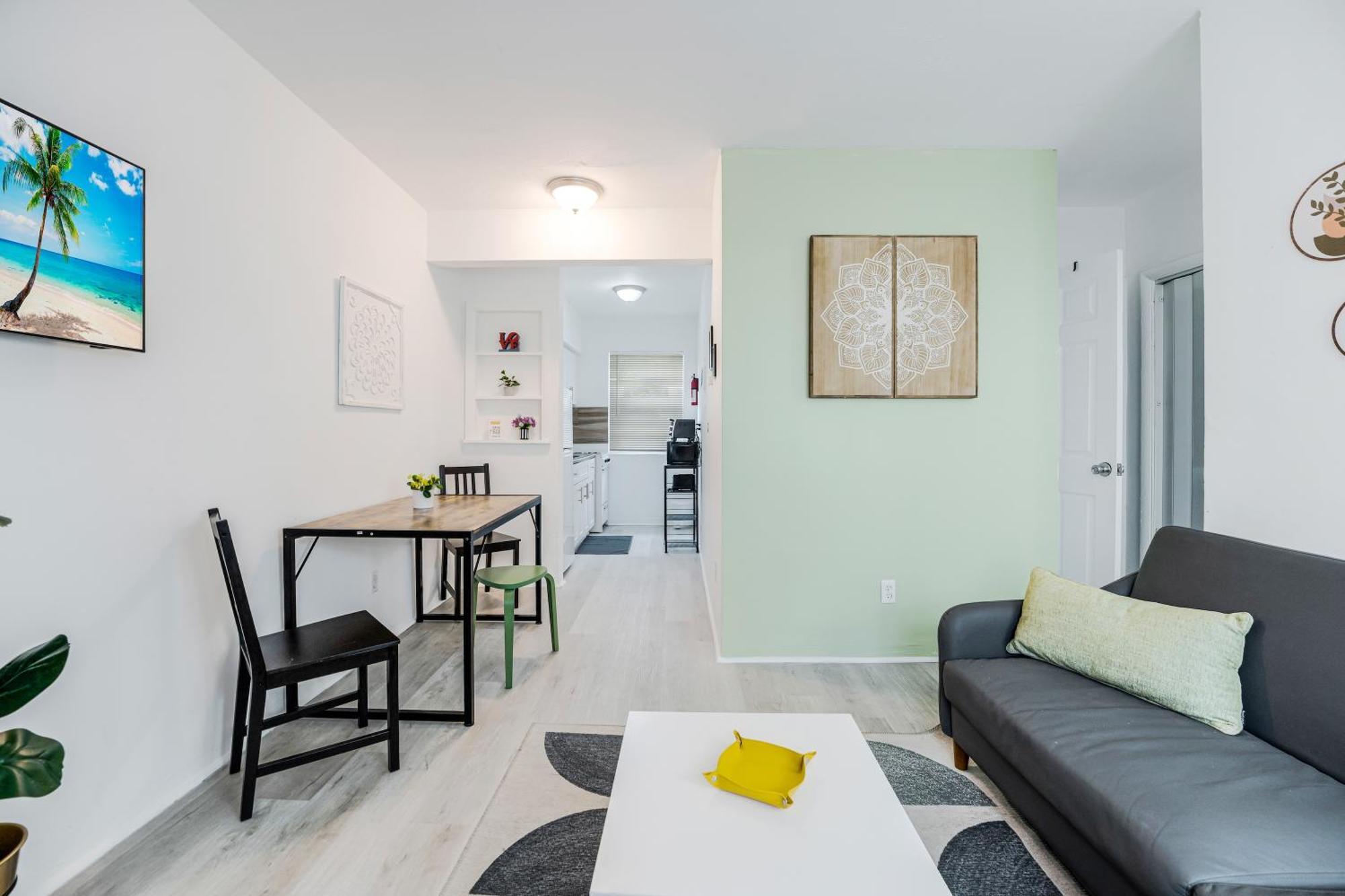 Chic 1Br Getaway Steps From Brickell Apartment *