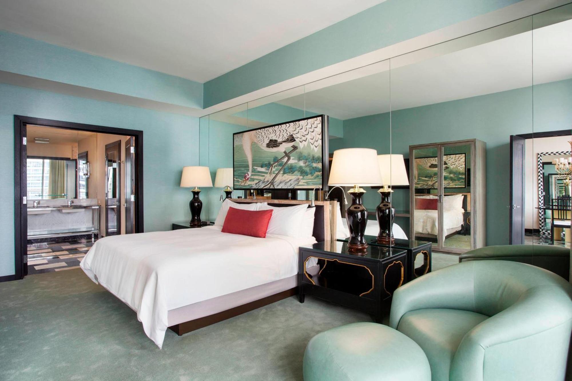W Hotel 5*