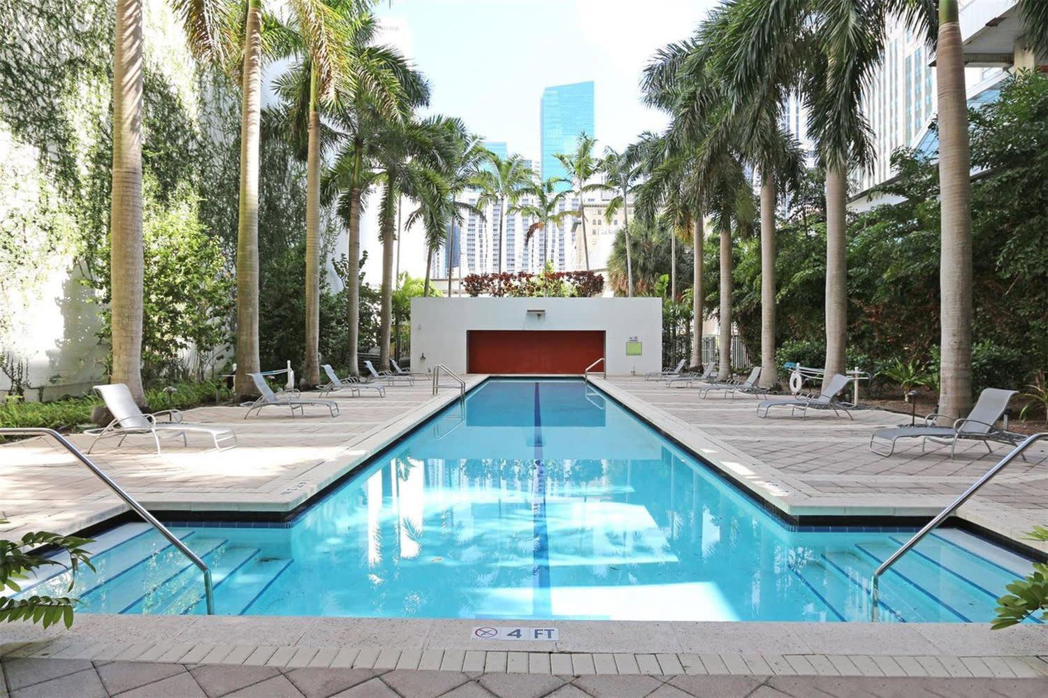 Center Stage- Downtown Parking Pool Hot Tub * Miami