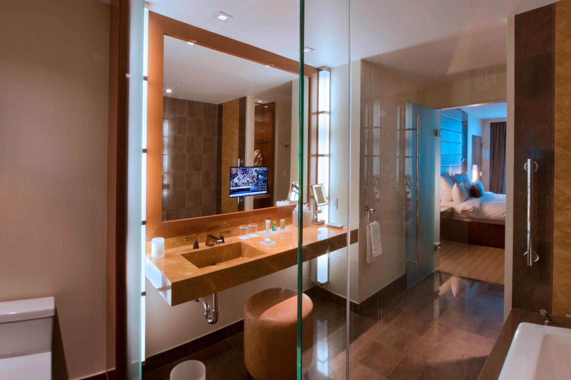 Jw Marriott Marquis Hotel