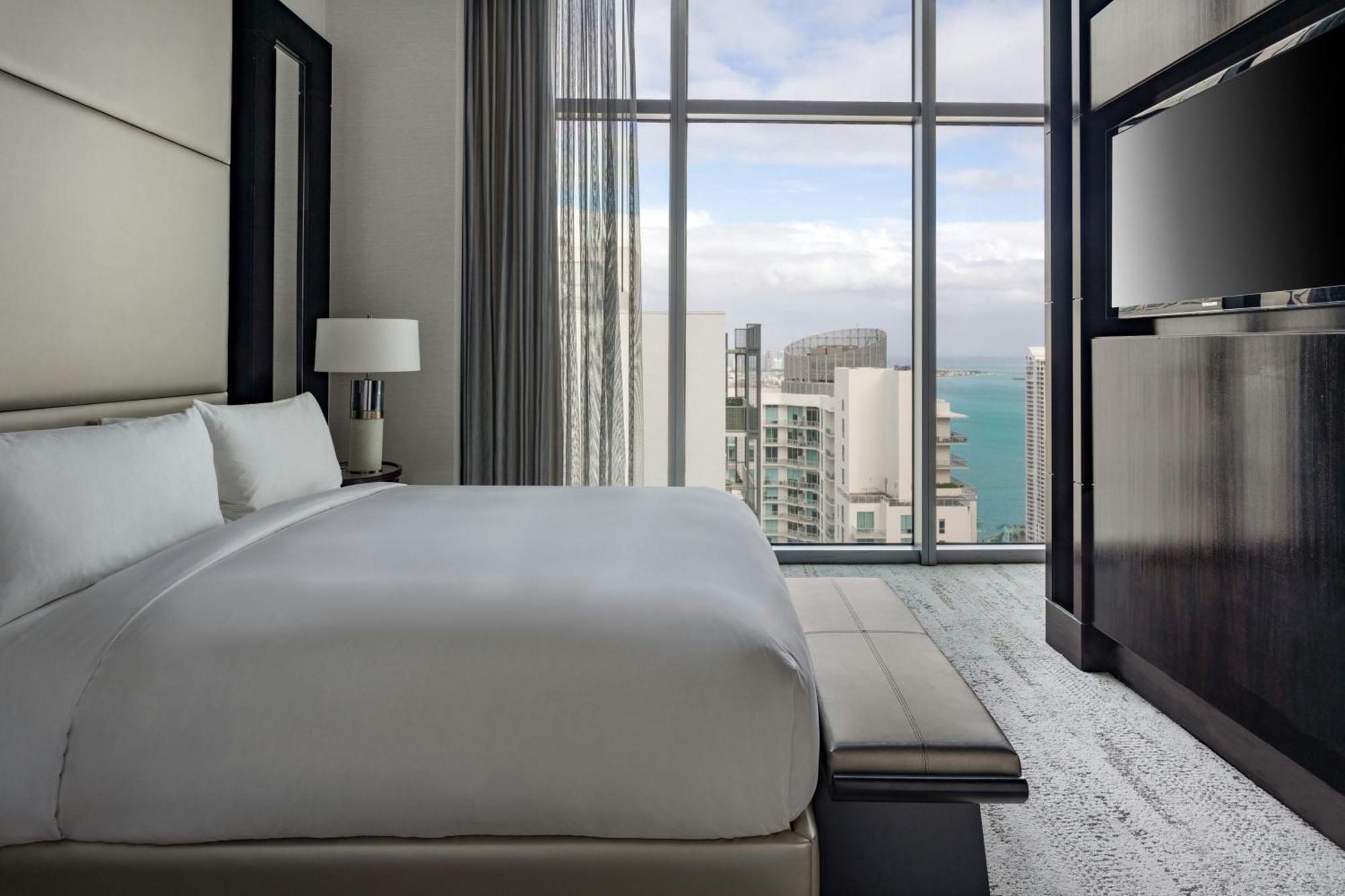 Jw Marriott Marquis Hotel 5*