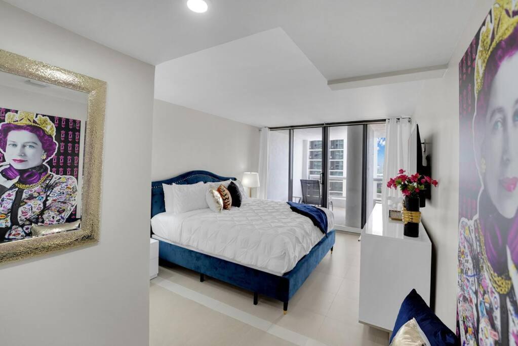 Iconic! Skyline & Water Views Apartment *