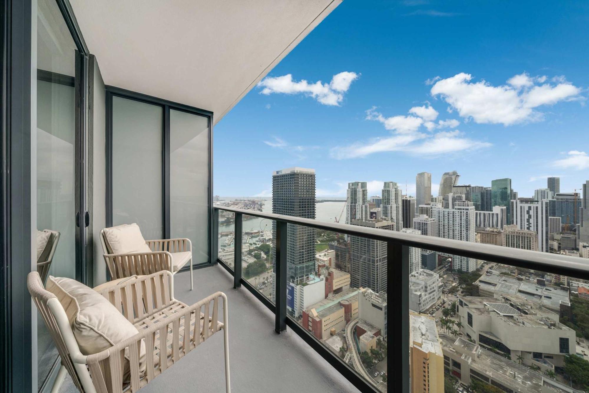 Lemon Drop Cozy Pool And Gym Miami