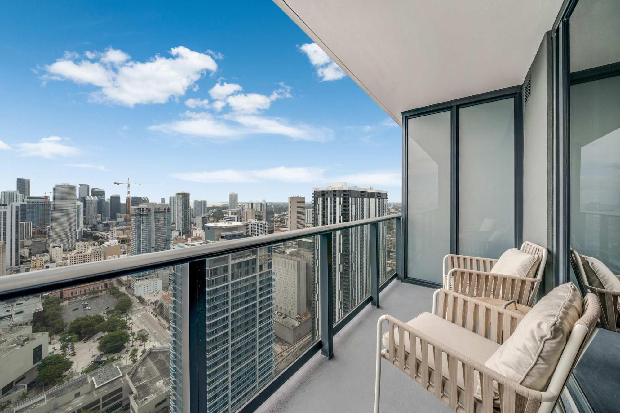Lemon Drop Cozy Pool And Gym Apartment Miami