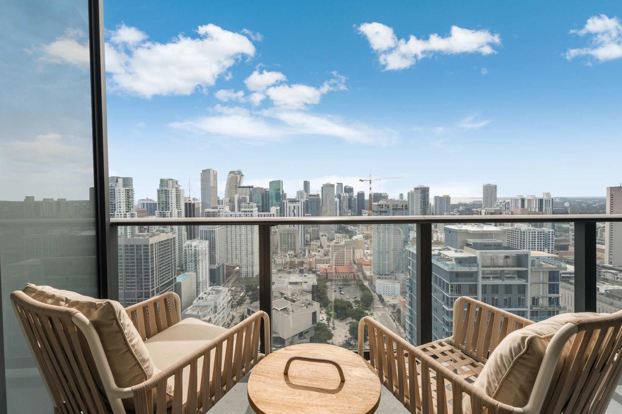 Lemon Drop Cozy Pool And Gym Apartment Miami