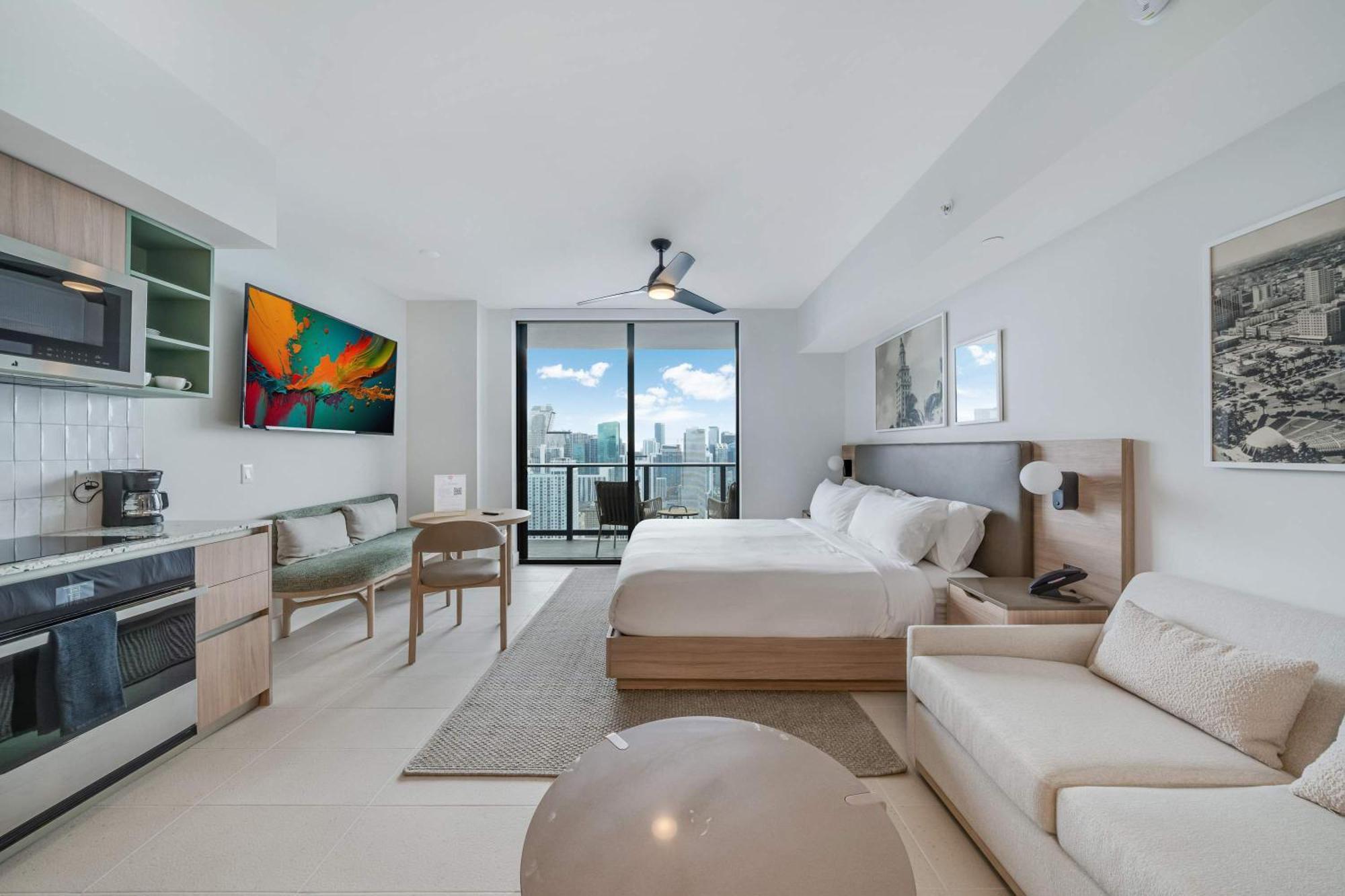 Lemon Drop Cozy Pool And Gym Miami