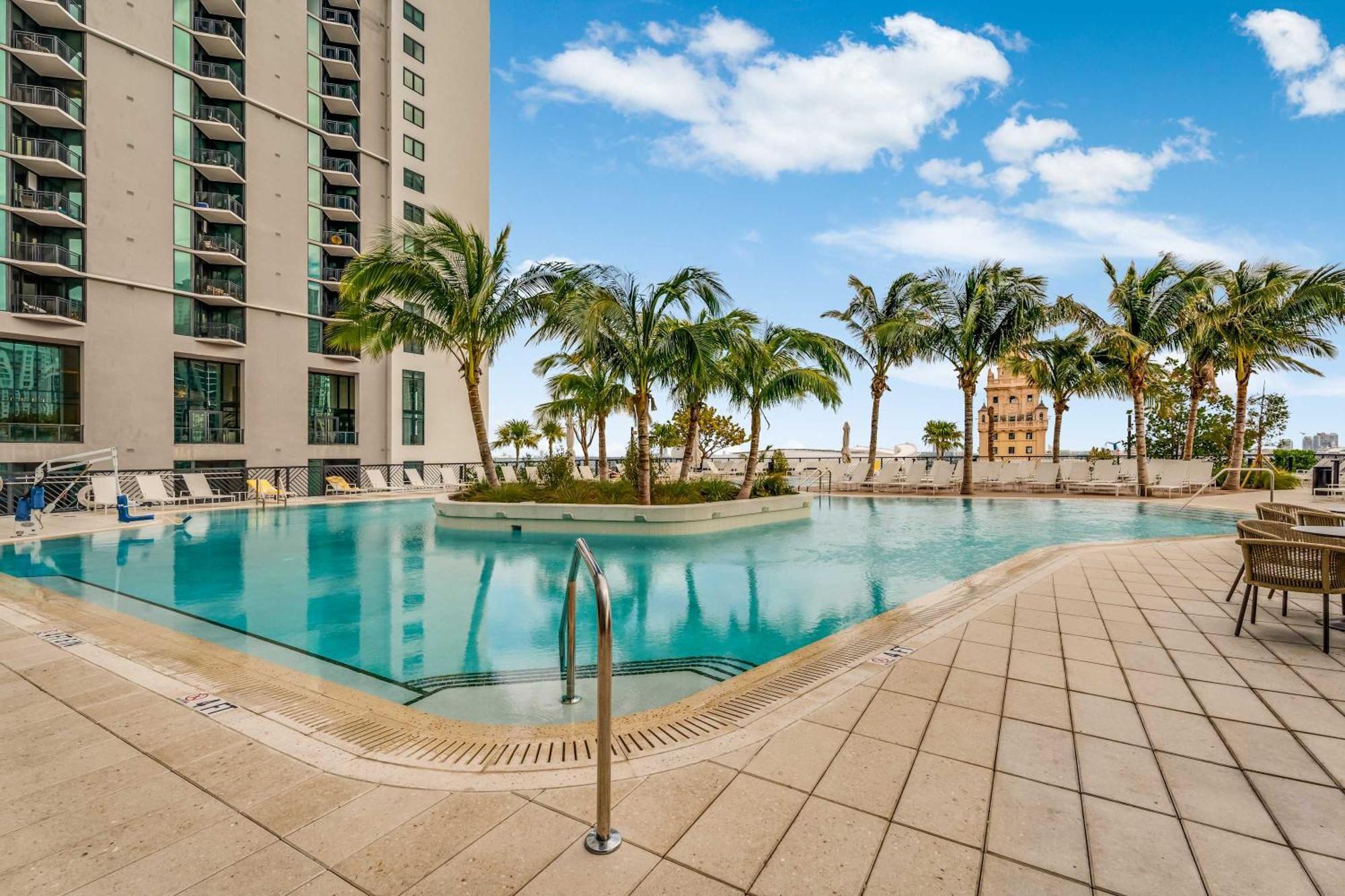 Lemon Drop Cozy Pool And Gym Miami