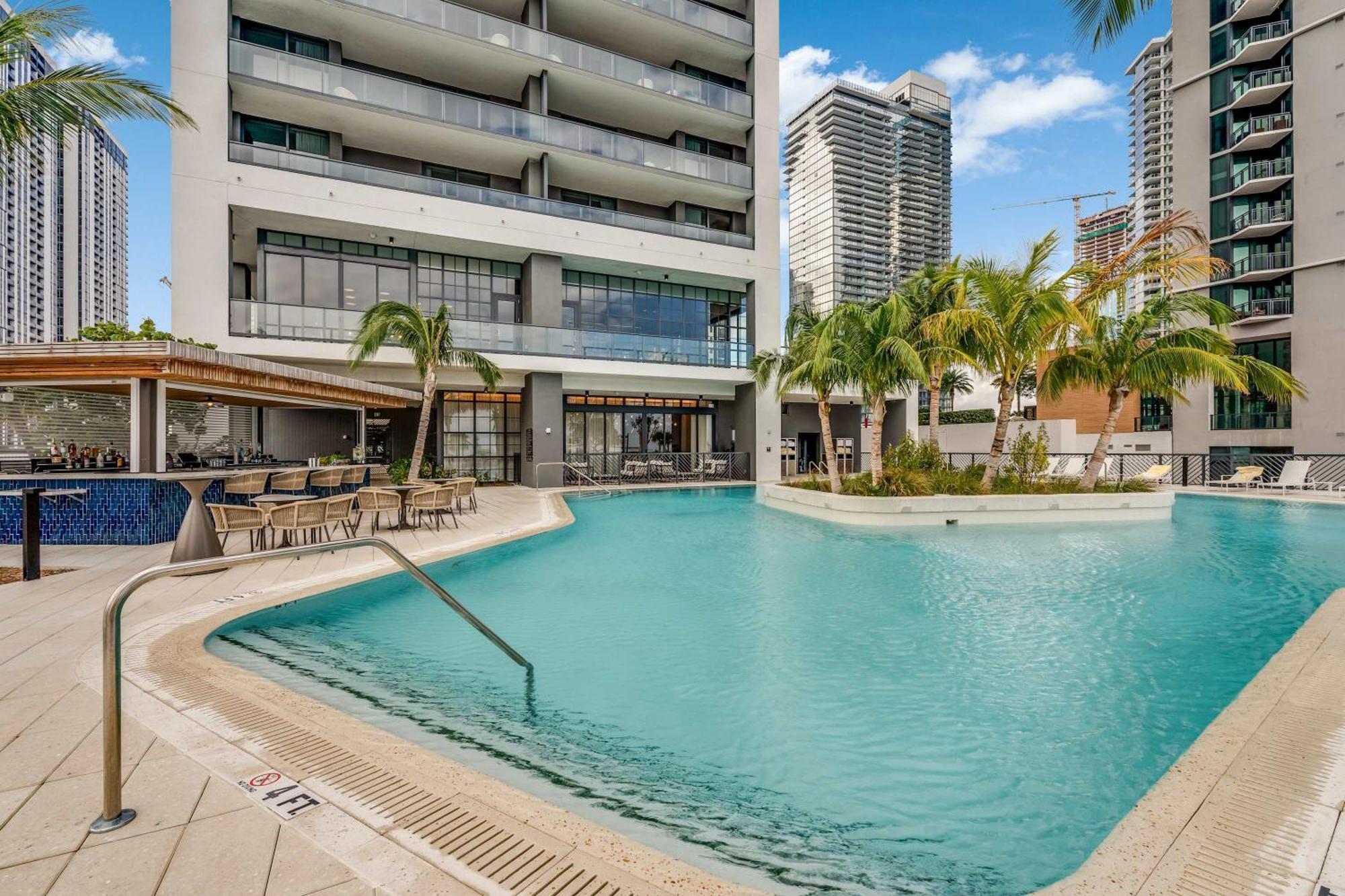 Apartment Lemon Drop Cozy Pool And Gym
