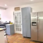 Cozy Aqua Private Suite With Parking