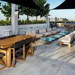 Sentral Studio Apt With Den In Wynwood