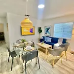 Beautiful & Relax Family House 2/1- Free Parking
