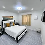 Stylish 2 Bedrooms Apartment By Miami International Airport